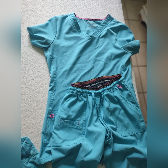 Scrub Bundle - Picture 2 of 4